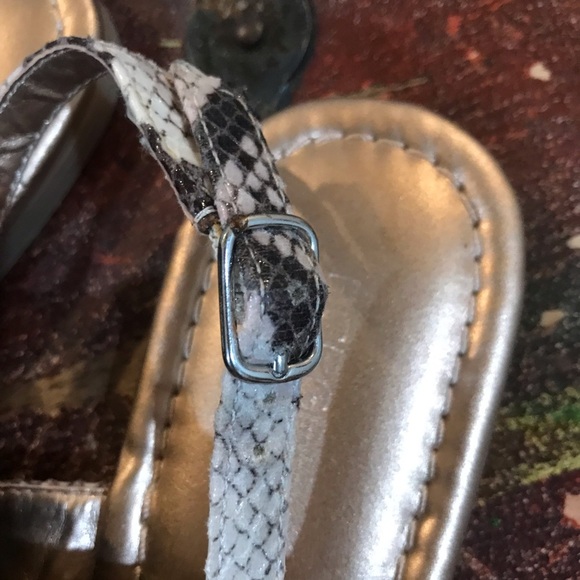 ▪️BCBGeneration Snakeskin Flip Flops with Straps - Picture 3 of 9